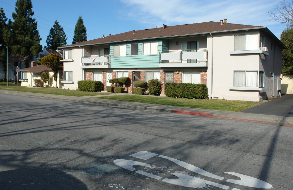 2288 Latham St in Mountain View, CA - Foto de edificio