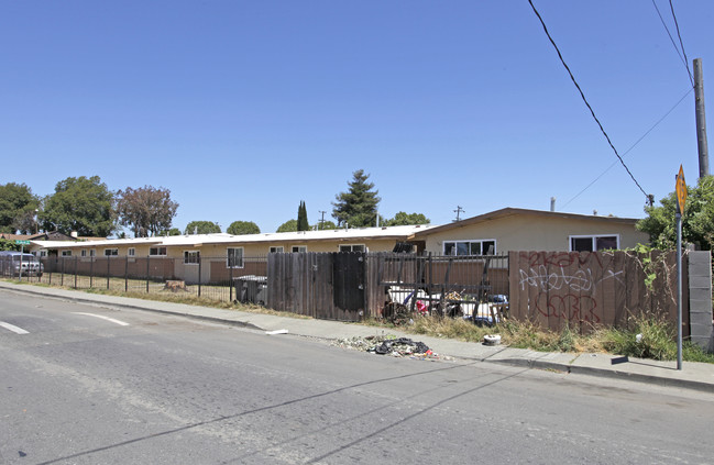 548 105th Ave in Oakland, CA - Foto de edificio - Building Photo