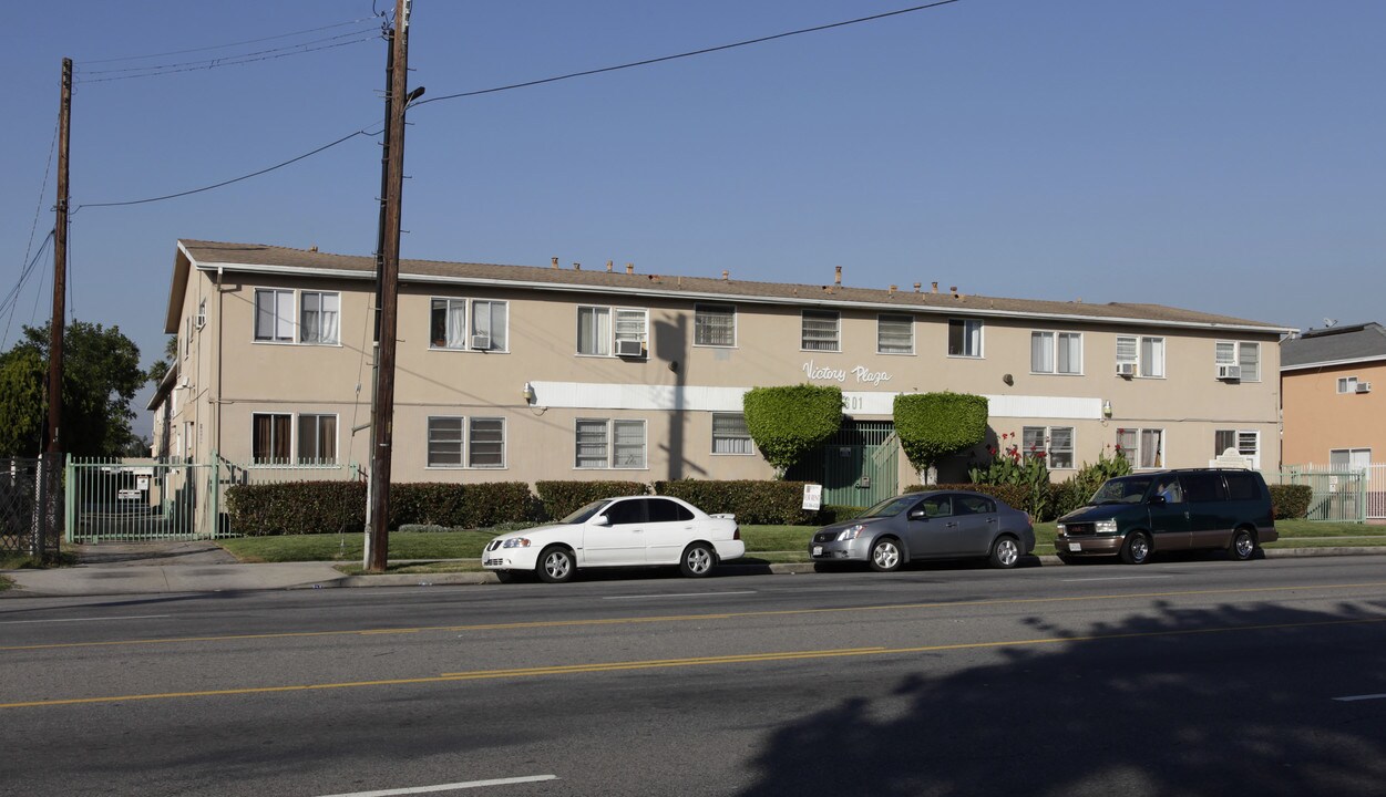 Victory Plaza Apartments in North Hollywood, CA - Foto de edificio