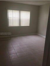 3123 Oakland Shores Dr in Oakland Park, FL - Building Photo - Building Photo