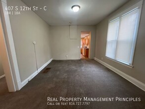 407 S 12th St-Unit -C in St. Joseph, MO - Foto de edificio - Building Photo