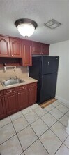 2211 W 52nd St in Hialeah, FL - Building Photo - Building Photo