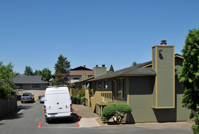 35th Place Apartments in Portland, OR - Building Photo - Building Photo