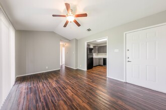 El Monty Apartments in San Marcos, TX - Building Photo - Building Photo