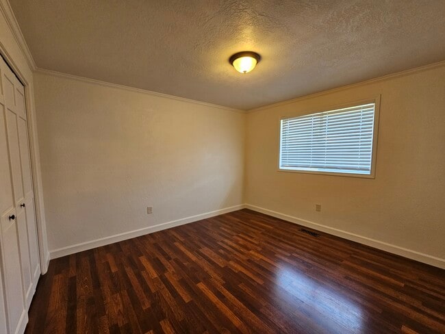 1823 Valley View Dr in Medford, OR - Building Photo - Building Photo