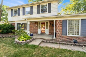 6624 Mellow Wood Ln in West Bloomfield Township, MI - Building Photo - Building Photo