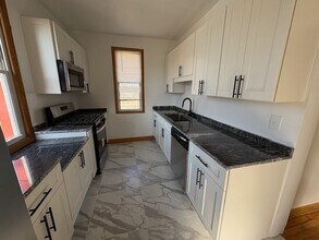 240 Sawyer Ave, Unit 1 in La Grange, IL - Building Photo - Building Photo