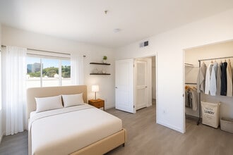 3400 Cahuenga Blvd Los Angeles, CA 90068 in Los Angeles, CA - Building Photo - Building Photo