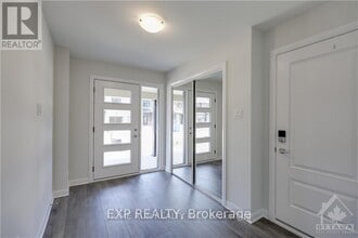 307 Gisborne Pl in Ottawa, ON - Building Photo - Building Photo