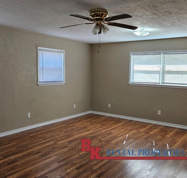 520 N 10th St in Silsbee, TX - Building Photo - Building Photo
