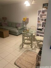 400 Hobron Ln in Honolulu, HI - Building Photo - Building Photo