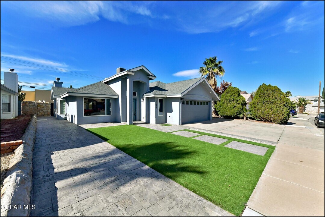 2013 Sun Country Dr in El Paso, TX - Building Photo