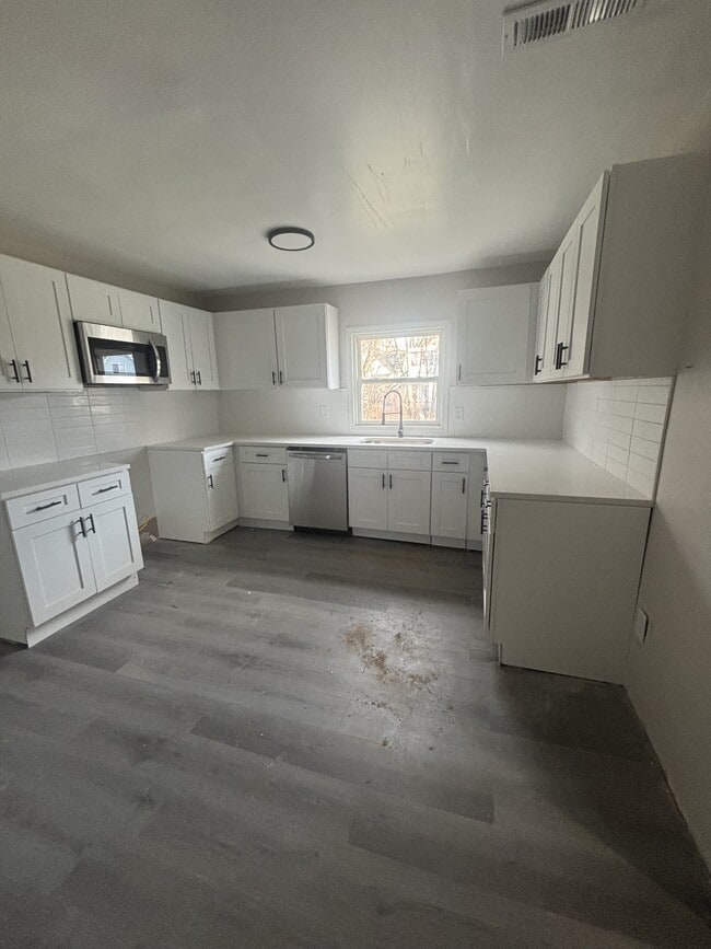 8019 Platt Ave in Cleveland, OH - Building Photo - Building Photo