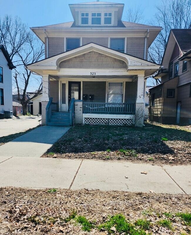 523 W Maple Ave in Independence, MO - Building Photo - Building Photo