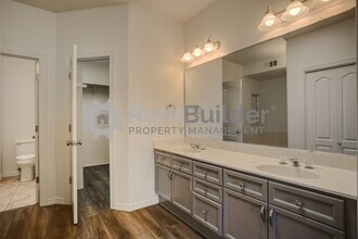 9204 Camino Viejo Dr NW in Albuquerque, NM - Foto de edificio - Building Photo