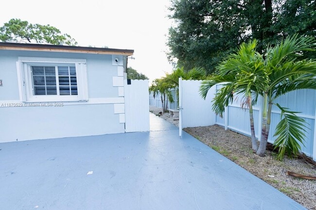 20760 NW 37th Ct in Miami Gardens, FL - Building Photo - Building Photo
