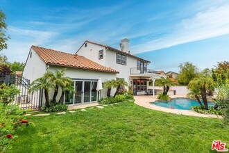 4110 Prado De Los Zorros in Calabasas, CA - Foto de edificio - Building Photo