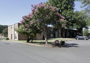 Washington Manor in Memphis, TN - Building Photo - Building Photo