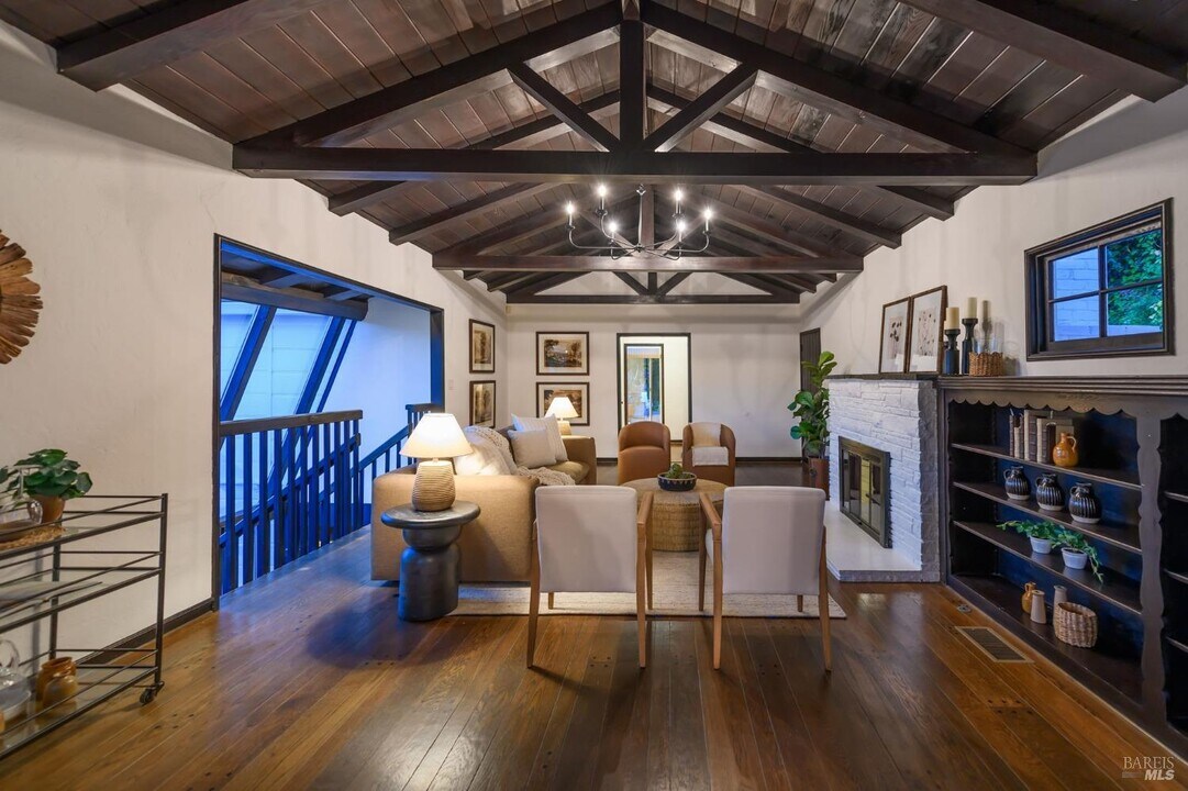 9 Upper Fremont Dr in San Rafael, CA - Building Photo