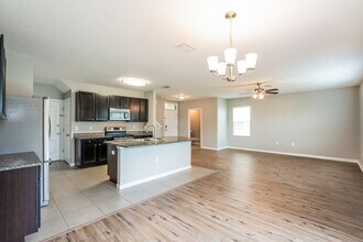 1809 Greenwood Valley Dr in Plant City, FL - Building Photo - Building Photo