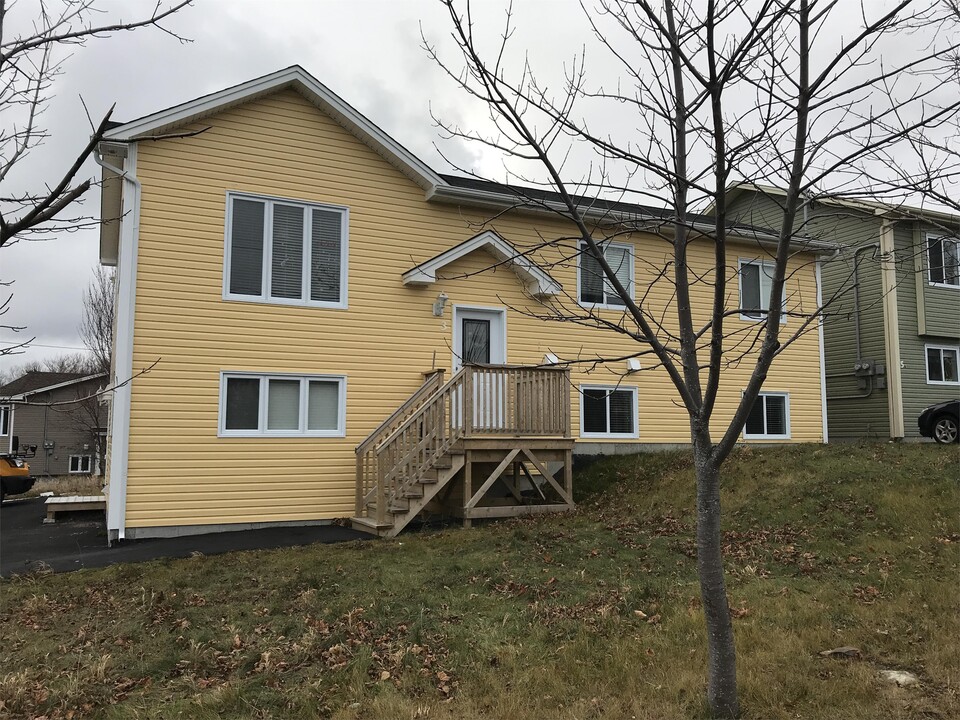 3 Browns Ln in Conception Bay South, NL - Building Photo