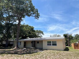 5713 21st Ave. S in Gulfport, FL - Building Photo