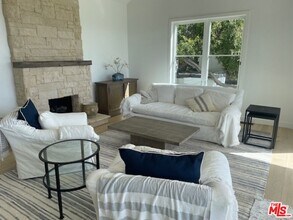 30060 Harvester Rd in Malibu, CA - Building Photo - Building Photo