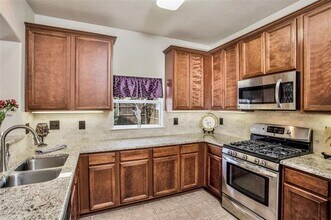 1216 Shamrock Dr in Flower Mound, TX - Foto de edificio - Building Photo