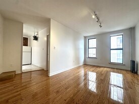 112 Haven Ave in New York, NY - Building Photo