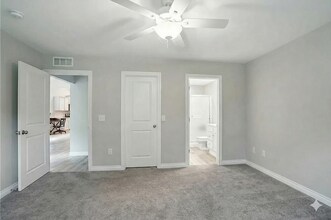 2116 Sunrise Crk Dr in Toledo, OH - Building Photo - Building Photo