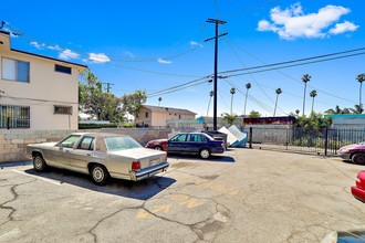 922 W 84th St in Los Angeles, CA - Building Photo - Building Photo