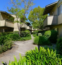 Town House Plaza in Castro Valley, CA - Foto de edificio - Building Photo