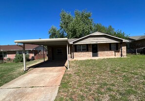 722 S Meadow Ln in Mustang, OK - Building Photo