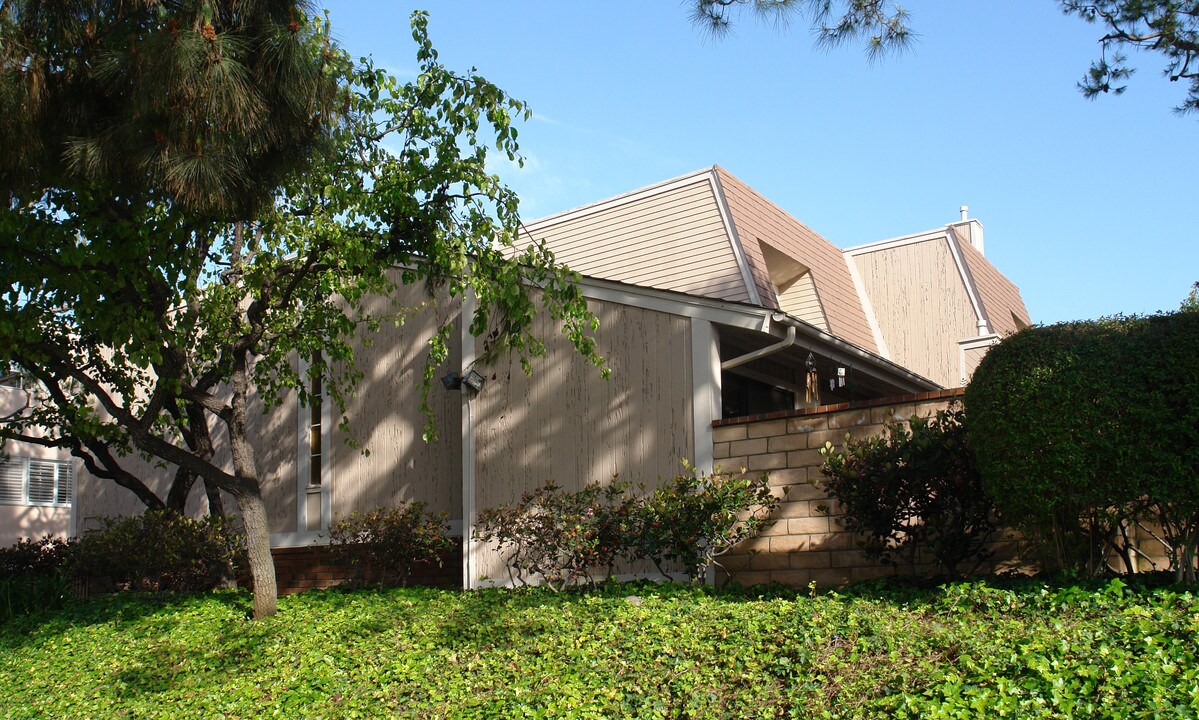 13010 Maxella Ave in Los Angeles, CA - Building Photo