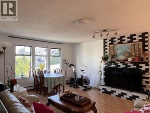 9580 Blundell Rd in Richmond, BC - Building Photo - Building Photo