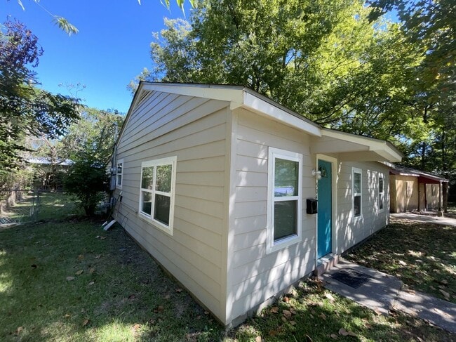 5044 Enterprise St in Baton Rouge, LA - Foto de edificio - Building Photo