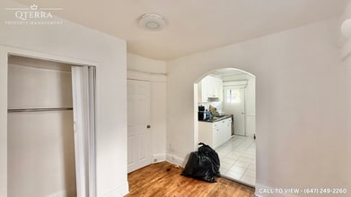 938 Gerrard St E in Toronto, ON - Building Photo - Building Photo