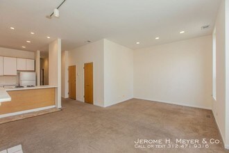2324 N Clark St-Unit -#3 in Chicago, IL - Building Photo - Building Photo