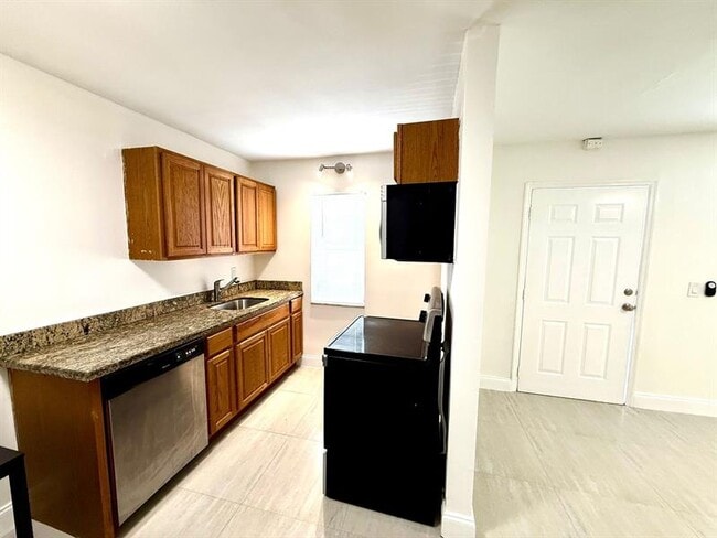 607 NE 29th Dr