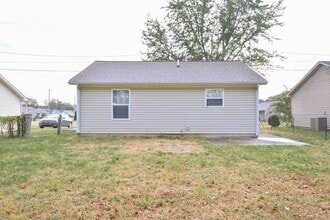 1023 Shadow Ridge Ave in Oak Grove, KY - Building Photo - Building Photo
