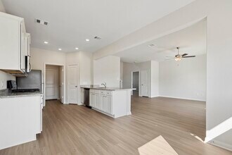 360 Kingston Wy in Waller, TX - Building Photo - Building Photo