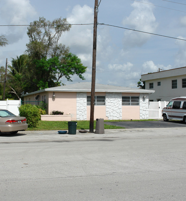 2031 NW 64th Ave in Fort Lauderdale, FL - Building Photo - Building Photo