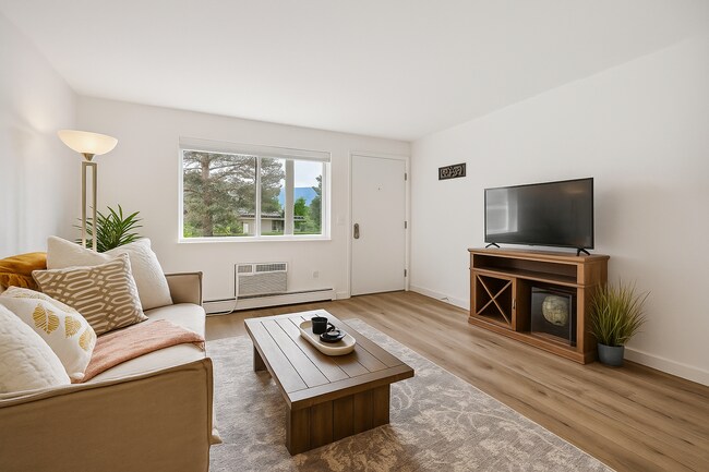 645 Manhattan Plz, Unit 203 in Boulder, CO - Building Photo - Building Photo