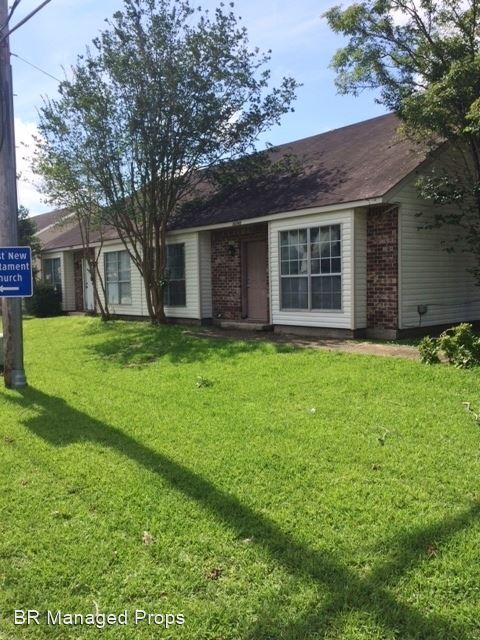 10742 Stanley Aubin Ln in Baton Rouge, LA - Building Photo