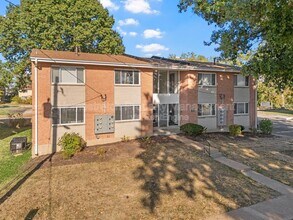 16 Bruce Dr in Florissant, MO - Foto de edificio - Building Photo