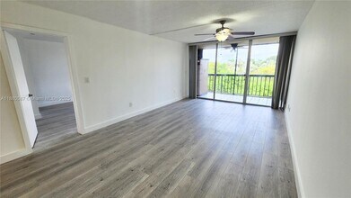 10875 SW 112th Ave in Miami, FL - Building Photo - Building Photo