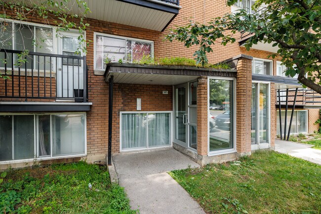 5815 De Mésy Rue