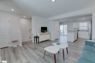 565 Hampton Townes Dr in Greenville, SC - Foto de edificio - Building Photo