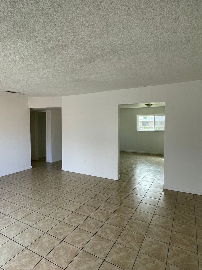 404 Lime Ave in Los Banos, CA - Building Photo - Building Photo