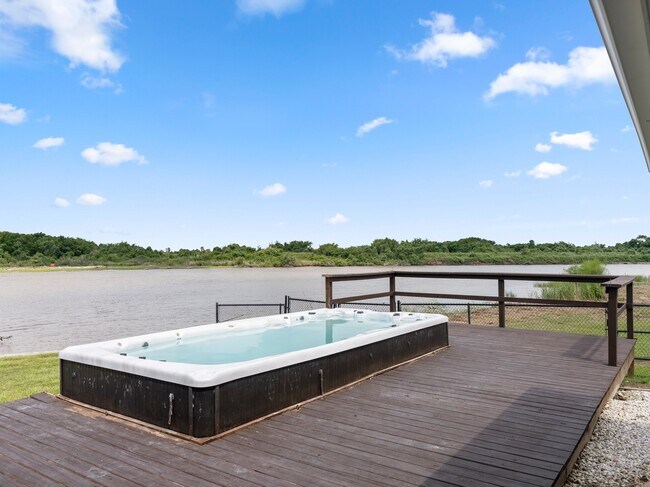 779 Cr 257 in Matagorda, TX - Foto de edificio - Building Photo
